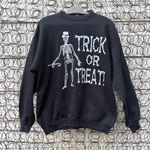 Vintage 90s Trick or Treat Skeleton Halloween Spooky Black Crewneck Sweatshirt Size XL Photo 0