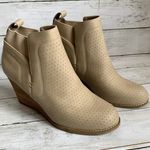 NWT DV by Dolce Vita Gerdy Wedge Ankle Bootie in Beige Tan Size 8 Photo 1