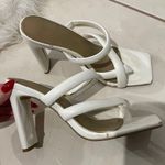 White Heels 7.5 Photo 0