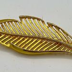 4 vintage Gold tone leaf brooches/pins Photo 2