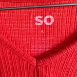 SO Red Ribbed Knit V Photo 2