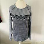 Victoria's Secret THREE VSX tops for price of oneā£ļø Photo 8