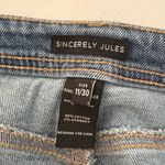 Sincerely Jules Wide Photo 8