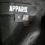 Apparis S Collared Button Photo 10