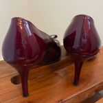 Stuart Weitzman Burgundy Red Patent Leather Bow Heel Feminine 7.5 Peep Toe Photo 4