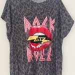 BOUTIQUE | Graphic t Photo 1