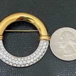 Swavorski Retired SWAROVSKI Swan Signed Clear Crystal Gold-tone Circle Wreath Brooch Photo 3