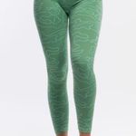 ECHT Women’s  Arise Camo Set Long Sleeve Crop Top and Leggings Green Size S Photo 1