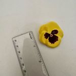 Avon vintage yellow ceramic flower brooch Photo 2