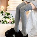 Pair of Gray Thigh Photo 4