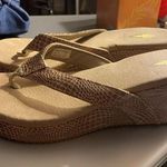 Volatile snakeskin high end thong wedges comfortable size 10 women’s Tan Photo 1