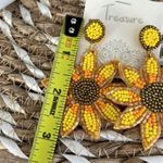 New! Treasure boutique sunflower beaded dangly earrings Photo 6