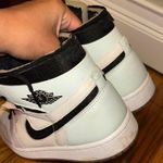Nike Jordan 1 High Photo 4