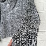 Women’s sweater size S ✨ FAST shipping Photo 4