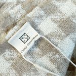 Houndstooth NWT Beige  Scarf Photo 3