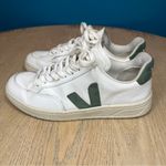 VEJA  Women’s V-12 White Green Leather Sneakers Lace Up Causal Shoes Size 6 Photo 3