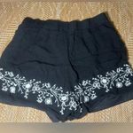 LA Hearts Pacsun Women's Black Shorts, White Embroidery, Lace Trim, Size M, Relaxed Photo 4