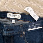 Abercrombie & Fitch , The 90’s Straight mid rise jean curve love Photo 3