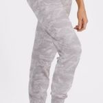 Vuori  Joggers Photo 1