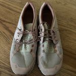 on cloud Running Shoes Photo 3