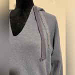 EUC Free People Movement Blue V Neck Hooded Cropped Pullover 2 pockets size XS Photo 2