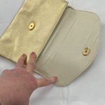 Shimmering Vintage faux leather gold clutch. Photo 4