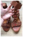 Pour La Victoire Leather Tan Sandal 9 Gold Stud Red Stone Mini Wedge Photo 6