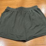 Terra & Sky  olive green shorts size 0X (14w) . Photo 8