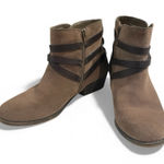 White Mountain  Jitter Taupe Ankle Bootie Women 9.5M Suede Leather Zip Buckle Photo 0