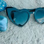 Black heart shaped diva sunglasses Photo 1