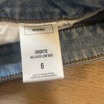 EXPRESS Original Shortie Relaxed Low Rise Denim Shorts Raw Hem Womens Size 6 Photo 4