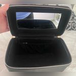 Ellen Tracy Makeup/Travel Hardcover Bag Photo 6