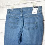 Lee NWT  Relaxed-Fit Mid Rise Denim Capri Jeans Size 16 Photo 6