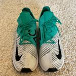 Nike Women’s  Air Max 270 Flyknit Photo 4