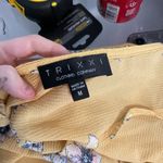 Trixxi Clothing Company Yellow Floral Print V Neck Tie Back Romper Size M Size M Photo 3