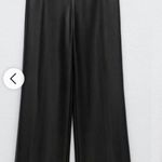 ZARA FULL LENGTH FAUX LEATHER BLACK PANTS High-waisted pants with belt loops. Photo 2