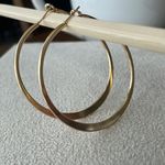 Urban Outfitters Flat hoop earrings in gold Photo 5