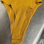 Forever 21  Yellow Ribbed Bodysuit - Size Medium - VGUC Photo 2