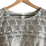 David Meister  Lace Overlay Sheath Cocktail Dress‎ in Metallic Silver Geo, Size 6 Photo 3