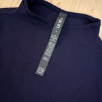 Vuori  AllTheFeels Long Sleeve Mock Neck Top Size Small In Jet Navy Blue Photo 3