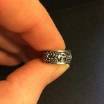 rose pattern silver tone ear cuff Black Photo 0