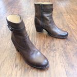 Frye • Malorie Button Short ankle boots booties brown leather distressed vintage Photo 1