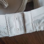 Wacoal  Womens Cream Chic Feminine Classic Floral Lace Overlay Bra Size 34DDD Photo 4