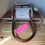 Michael Kors Set Photo 4