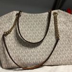 Michael Kors Purse Photo 3