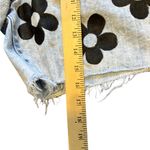 American Eagle  mom short with black daisies size 8 Photo 9
