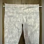 Alo Yoga  High-Waist Airbrush Capri Crop Leggings - Medium - Vapor Python Photo 5