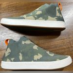 L.L.Bean Women's Size 8M Eco Bay Knit Sneaker Vegan Camo Chelsea Boots Photo 1