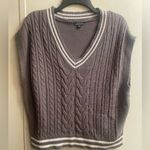 Wild Fable Women’s medium vest. Cable knit V neck relaxed fit. Photo 0