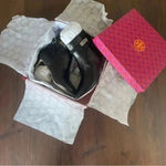 Tory Burch  Ankle boot whit logo T hardware logo size 9 color black .worn once Photo 3